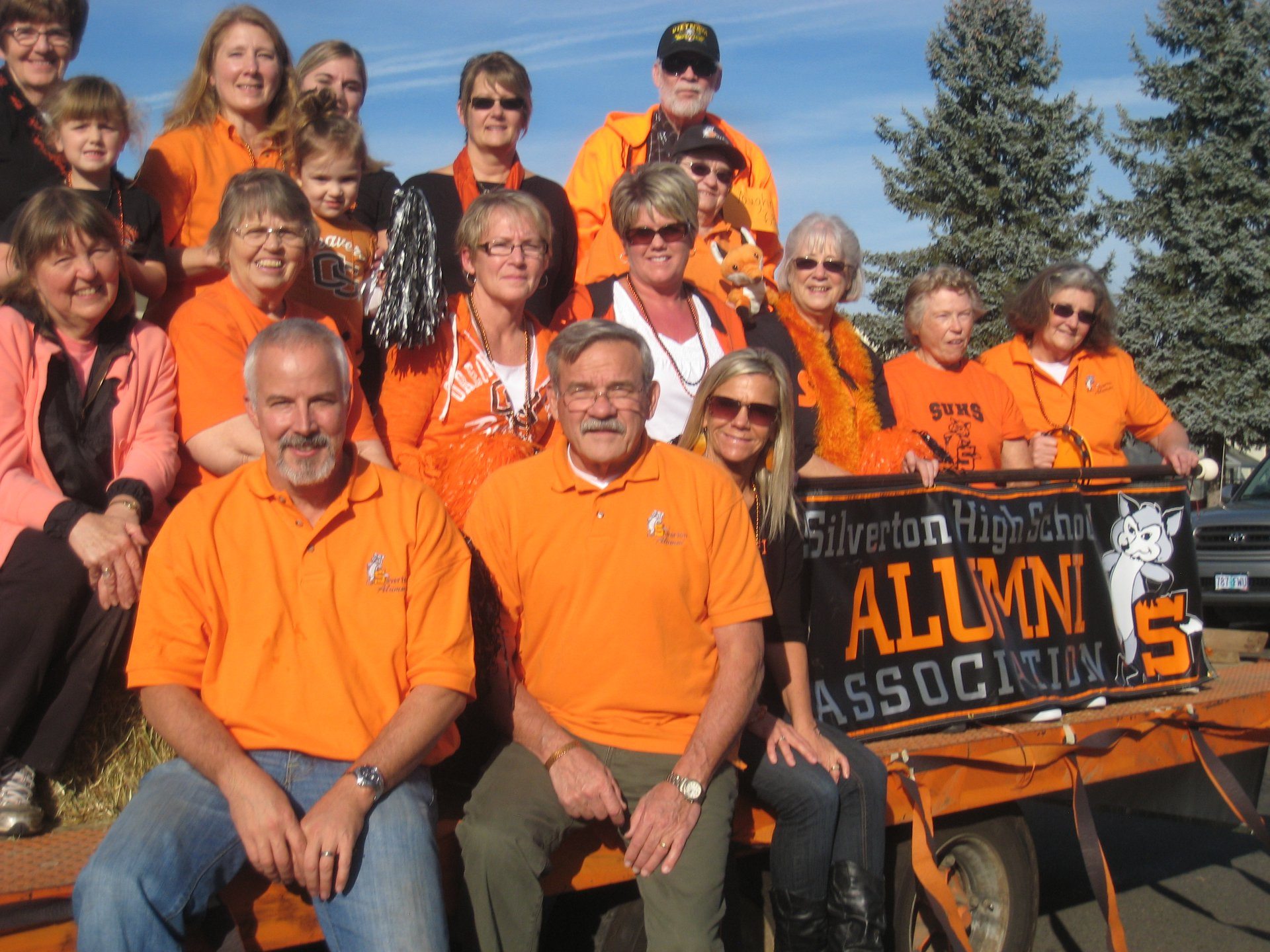 alumniinorangeonfloat